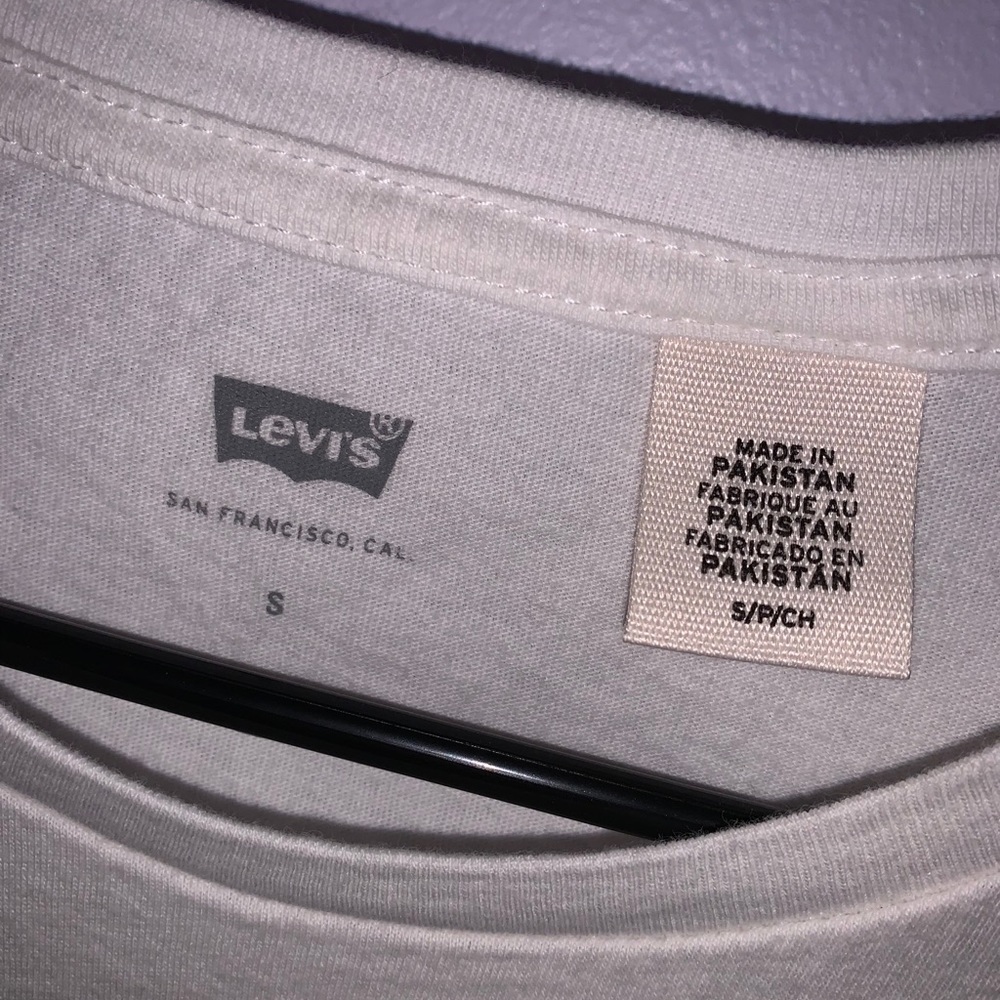 Levi’s Tee - Picture 2 of 3